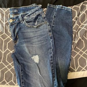 Maurices jeans